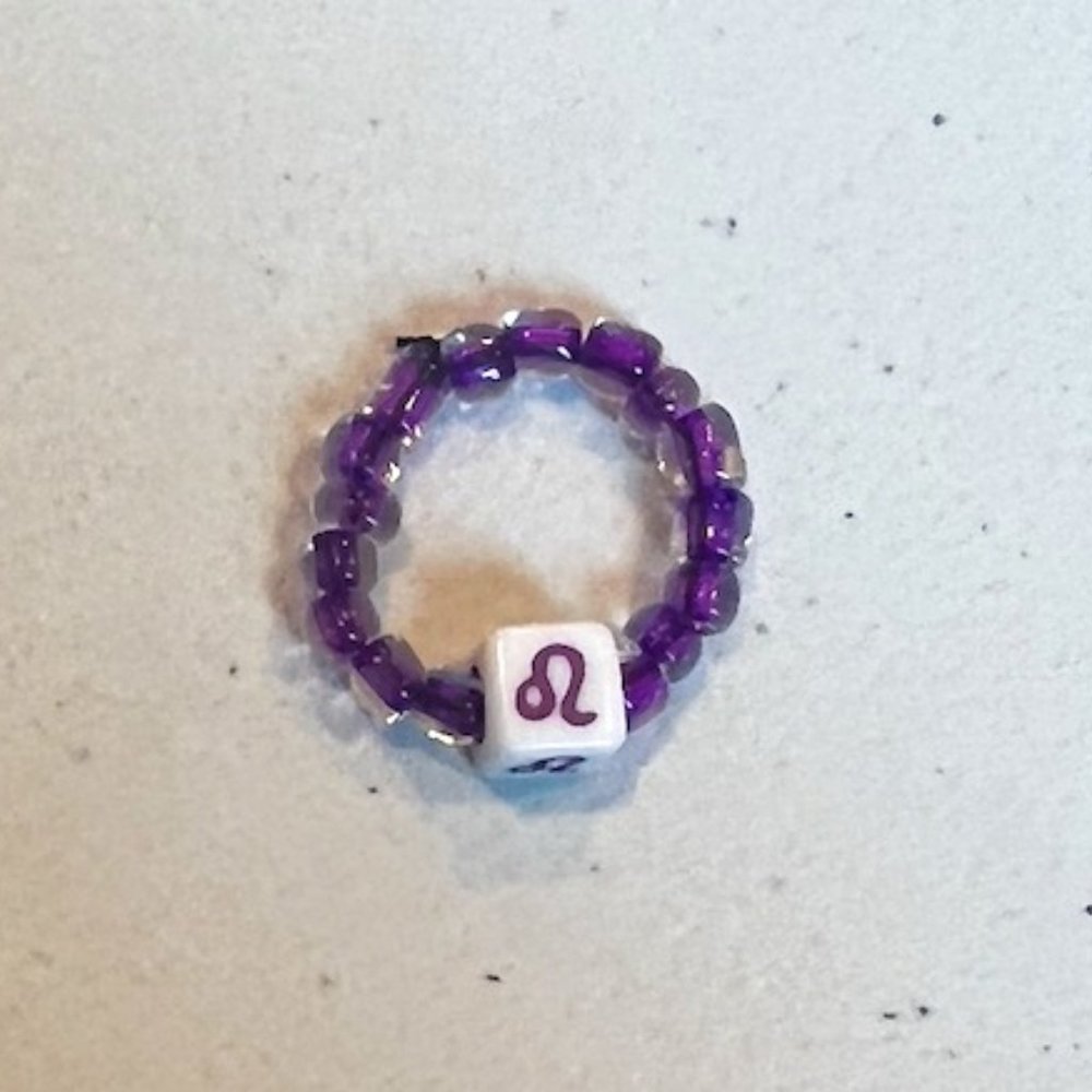 "LEO" HOROSCOPE PURPLE BEADED RING (ONE SIZE)